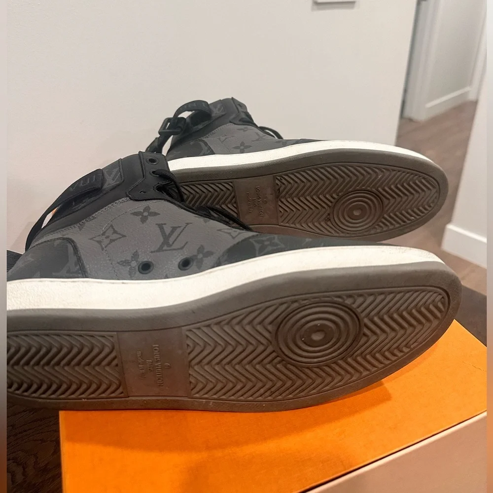 Louis Vuitton - Picture 4 of 7